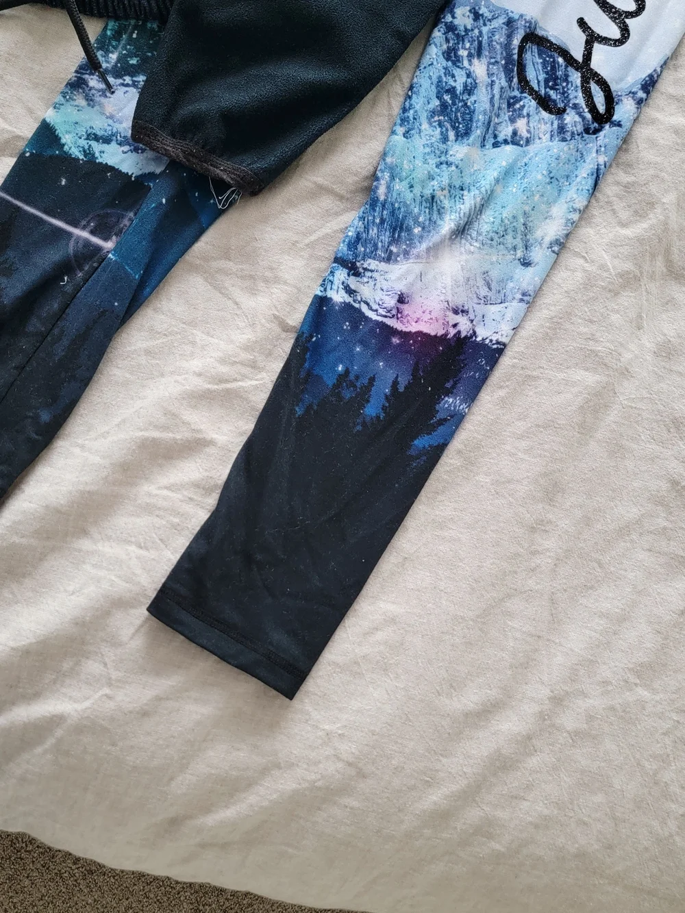 Justice Girls' Pink & Blue Mountain Print Leggings - Kids Bottoms